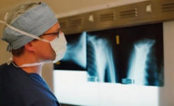 Учеными создан биологически активный материал на основе стекла, способствующий росту костей Учеными создан биологически активный материал на основе стекла, способствующий росту костей