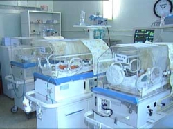 Бабушка стала сурагатной матерью своих внуков-тройняшек Бабушка стала сурагатной матерью своих внуков-тройняшек