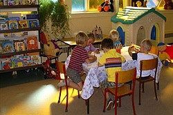 Псих-больной зарезал троих детей в детском саду в Бельгии и ранил еще не менее 10 Псих-больной зарезал троих детей в детском саду в Бельгии и ранил еще не менее 10