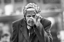 Правительство обещает поднять пенсии и оказать помощь нуждающимся Правительство обещает поднять пенсии и оказать помощь нуждающимся