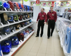 Люди в Беларуси стали меньше покупать продуктов и прочих товаров Люди в Беларуси стали меньше покупать продуктов и прочих товаров