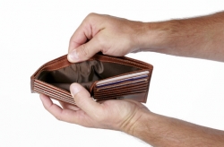 Белорусам существенно урезали зарплату Белорусам существенно урезали зарплату