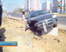 Пьяный минчанин протаранил бетонные блоки Пьяный минчанин протаранил бетонные блоки