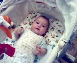 На остановке в Гродно родители забыли малыша в коляске На остановке в Гродно родители забыли малыша в коляске