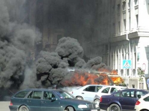 Взрыв микроавтобуса на К.Маркса. (Фоторепортаж) Взрыв микроавтобуса на К.Маркса. (Фоторепортаж)