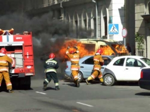 Взрыв микроавтобуса на К.Маркса. (Фоторепортаж) Взрыв микроавтобуса на К.Маркса. (Фоторепортаж)