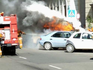 Взрыв микроавтобуса на К.Маркса. (Фоторепортаж) Взрыв микроавтобуса на К.Маркса. (Фоторепортаж)