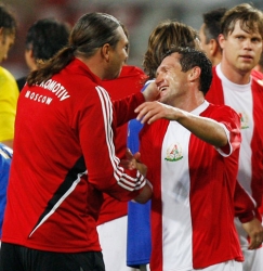 Ветераны московского «Локомотива» обыграли сборную России 90-х Ветераны московского «Локомотива» обыграли сборную России 90-х