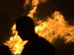 Школьники подожгли 42-летнего минчанина Школьники подожгли 42-летнего минчанина