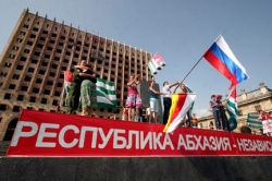 Южная Осетия и Абхазия отмечают вторую годовщину независимости Южная Осетия и Абхазия отмечают вторую годовщину независимости