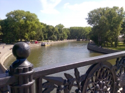 В парке Горького упав с катамарана утонул парень В парке Горького упав с катамарана утонул парень