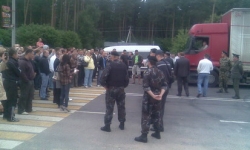 На польской границе челноки устроили митинг На польской границе челноки устроили митинг