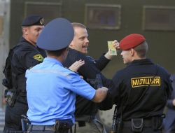 В Минске пытались задержать заместителя руководителя посольства в Швеции В Минске пытались задержать заместителя руководителя посольства в Швеции