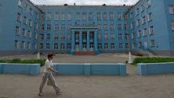 Киев запрещает учителям Донецка и Луганска выходить на работу Киев запрещает учителям Донецка и Луганска выходить на работу