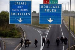 Франция и Великобритания собираются усилить охрану Евротунеля Франция и Великобритания собираются усилить охрану Евротунеля