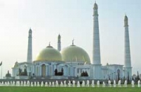 Страна Туркменбаши: золотые дворцы и бензин по 30 копеек