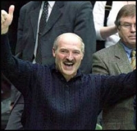 Любовь к "батьке": по ту и эту стороны баррикады